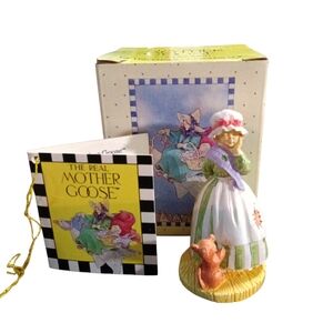 Mini Old Mother Hubbard MacMillan 3"T Figurine 1989